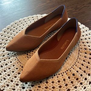 Size 10 women's Rothy's point-toe flat in Fawn.